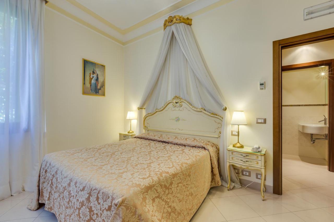 At Leonard * Venise