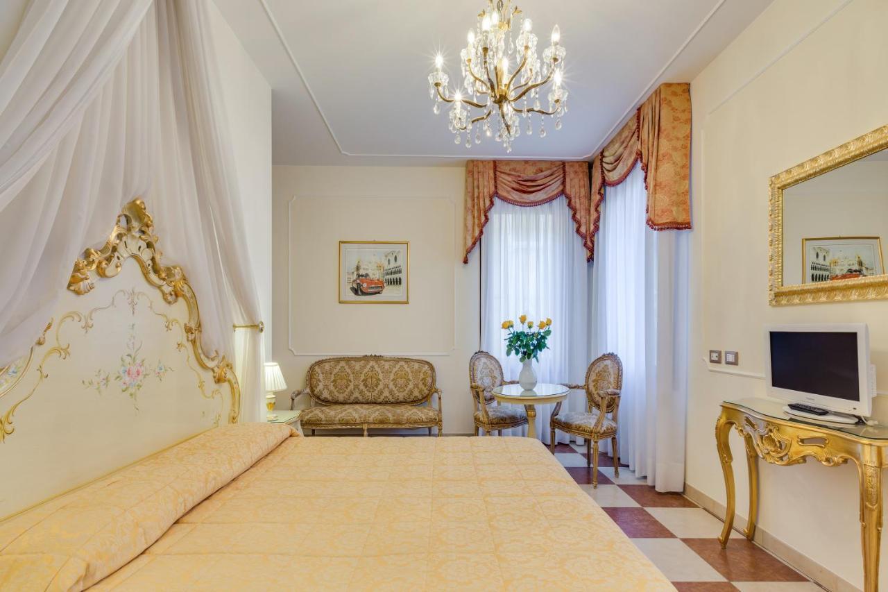 At Leonard * Venetië